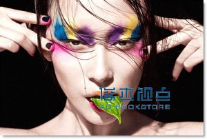 i-D|闭眼睛 初春号 2月号 / 2013（总323期）【多封面随机出货】